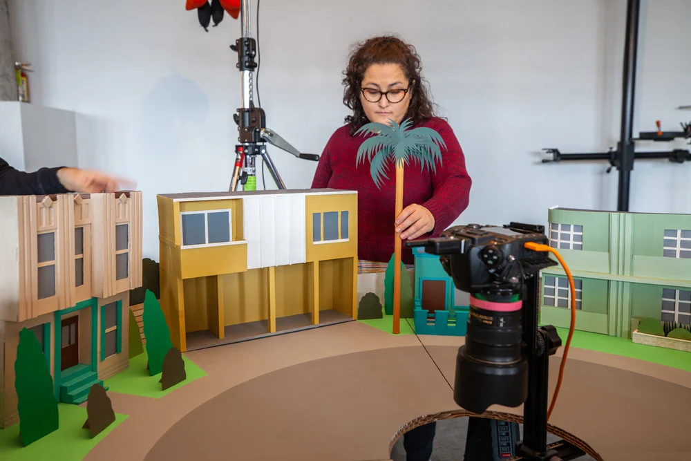 Ana Serrano, Down the Street